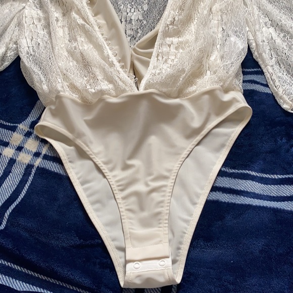 Zeynep Arcay Deep V Lace Silk Bodysuit White - Picture 4 of 5